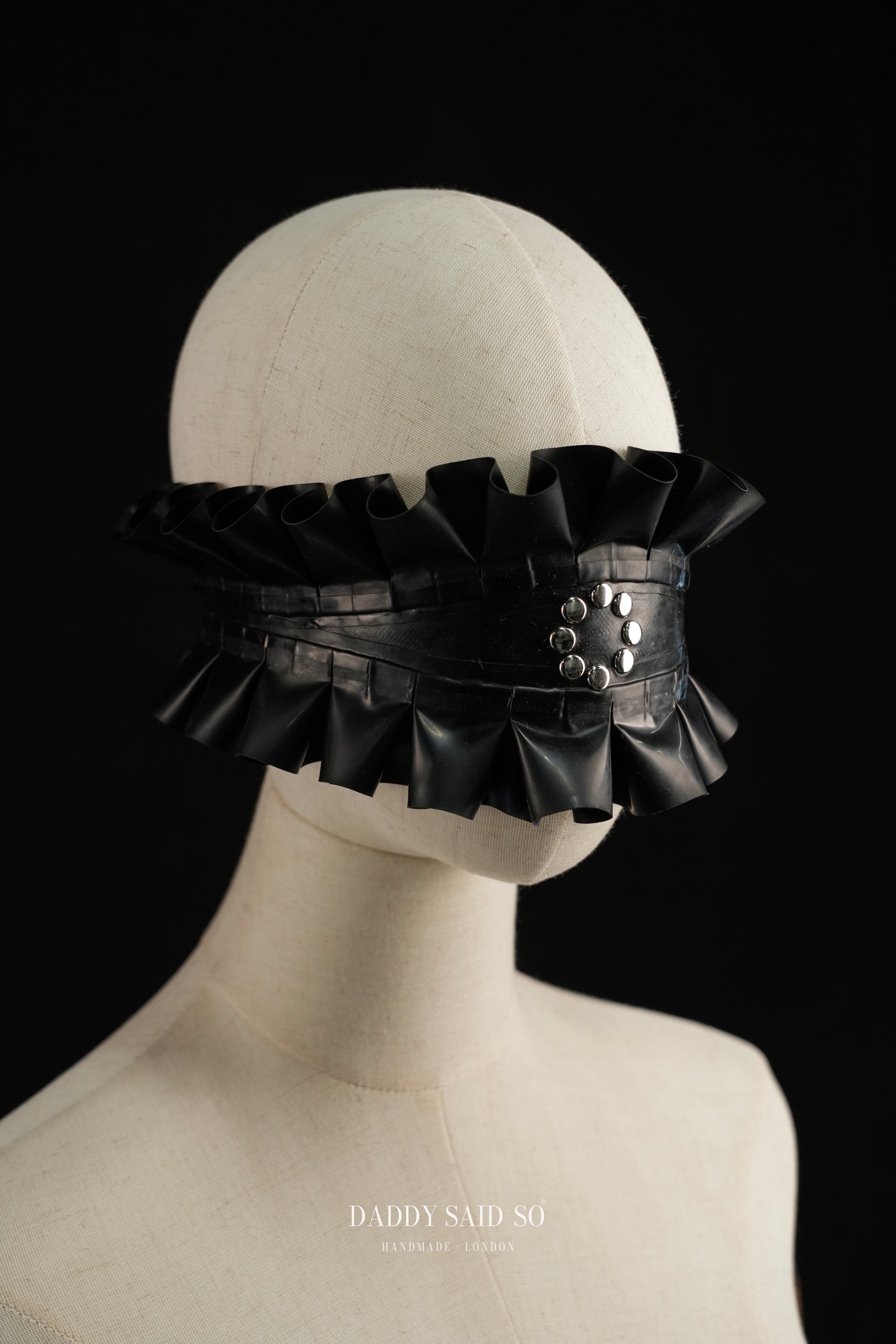 Rubber Ruffle Muzzle Mask