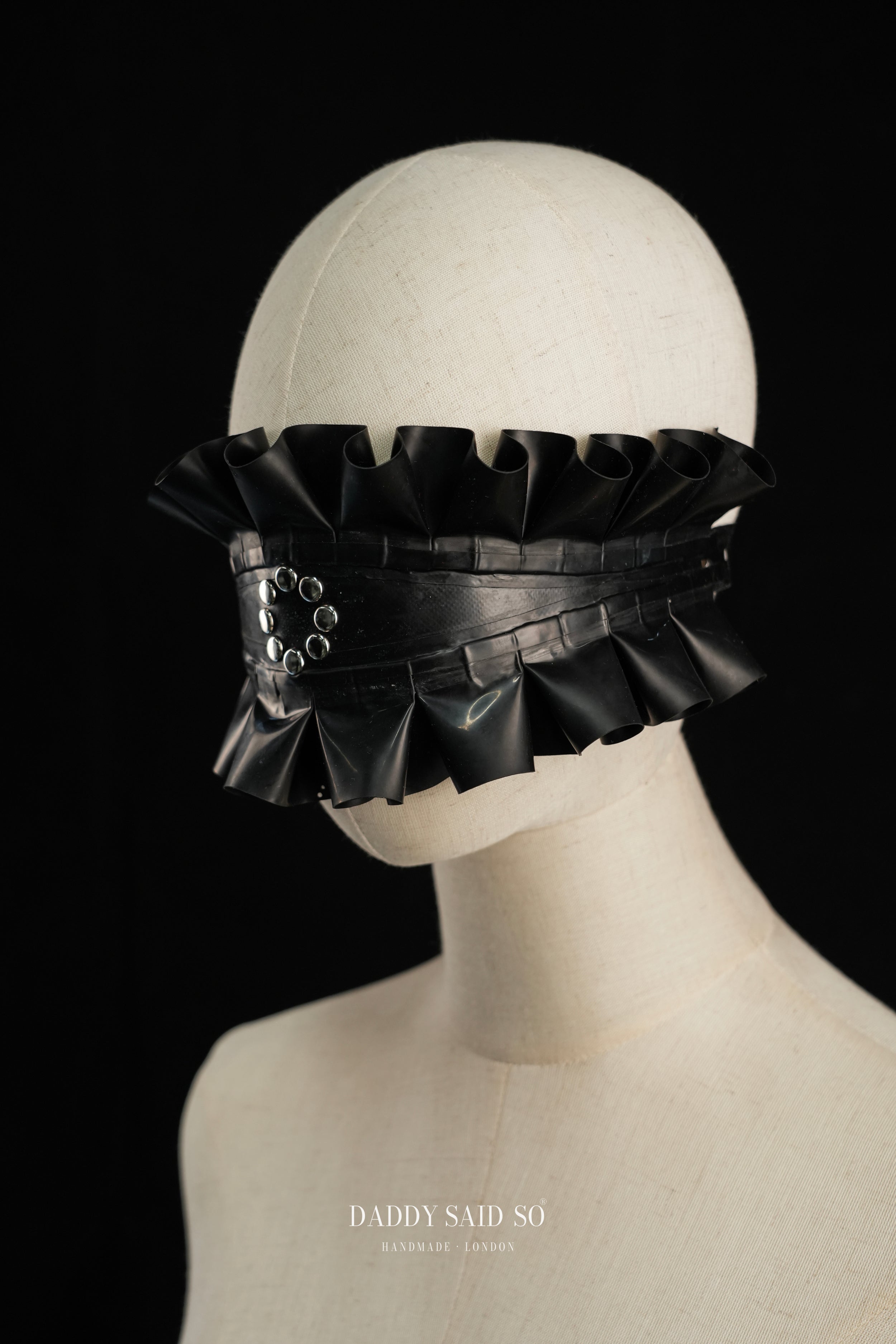 Rubber Ruffle Muzzle Mask