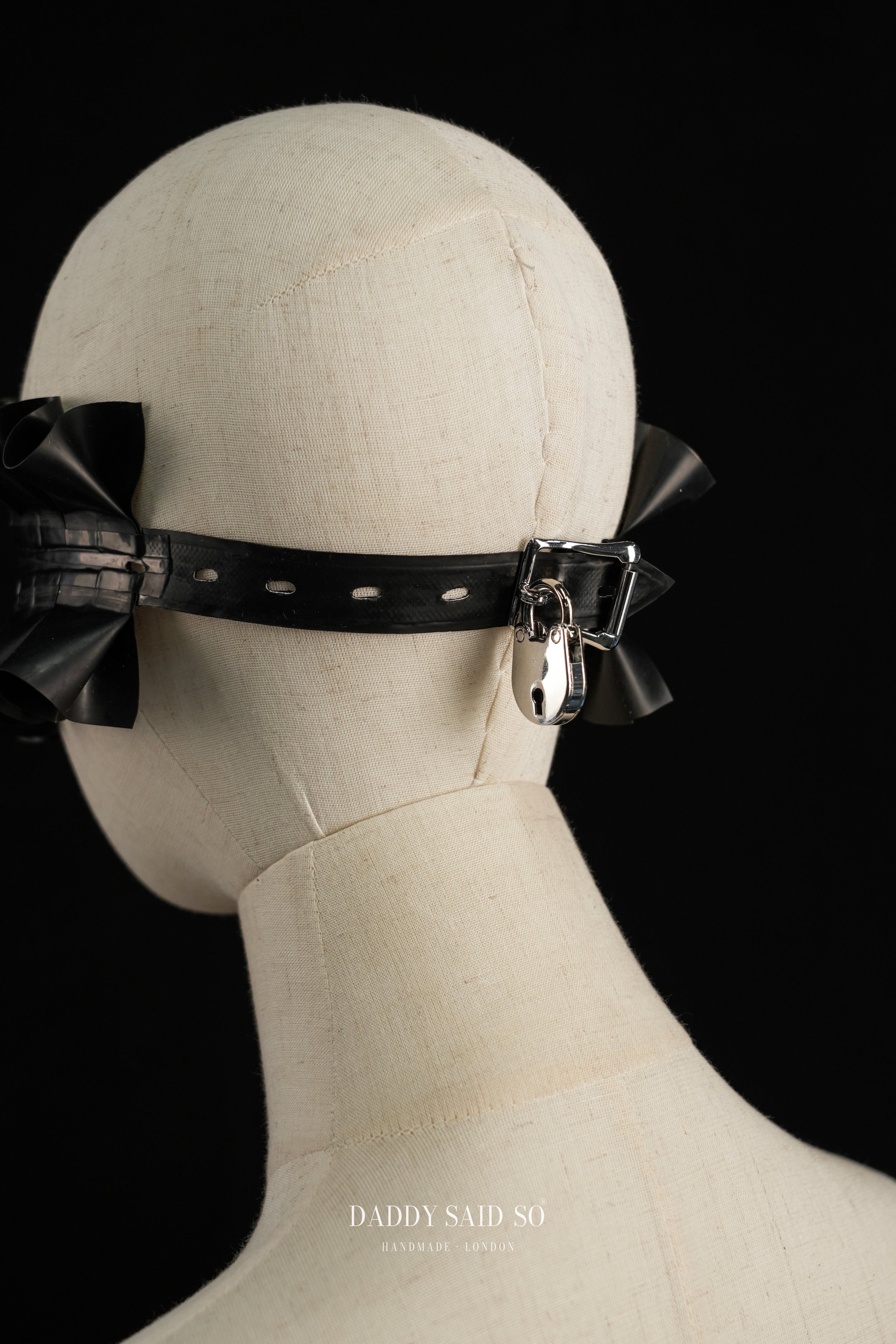 Rubber Ruffle Muzzle Mask