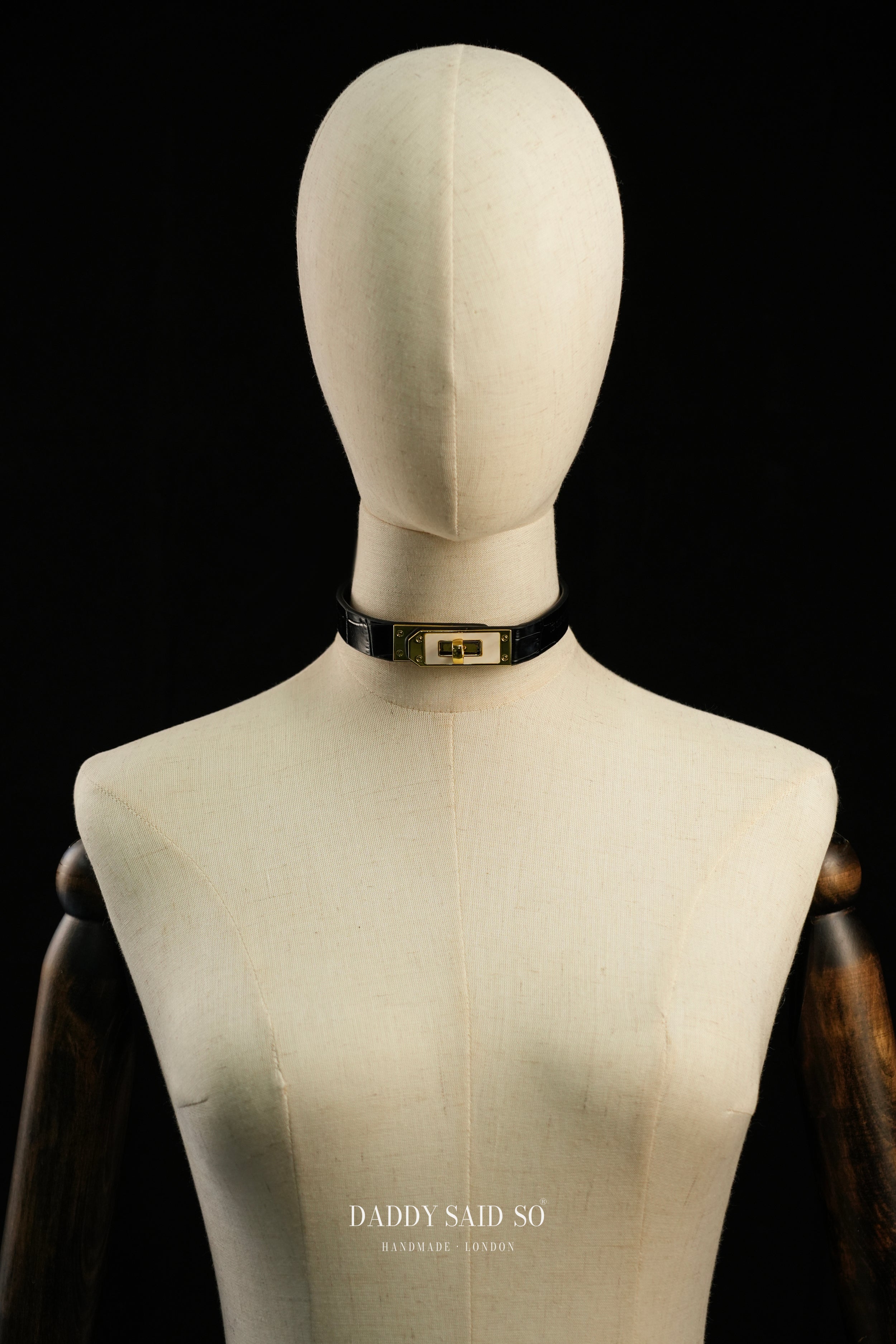 Nacre Croc Choker