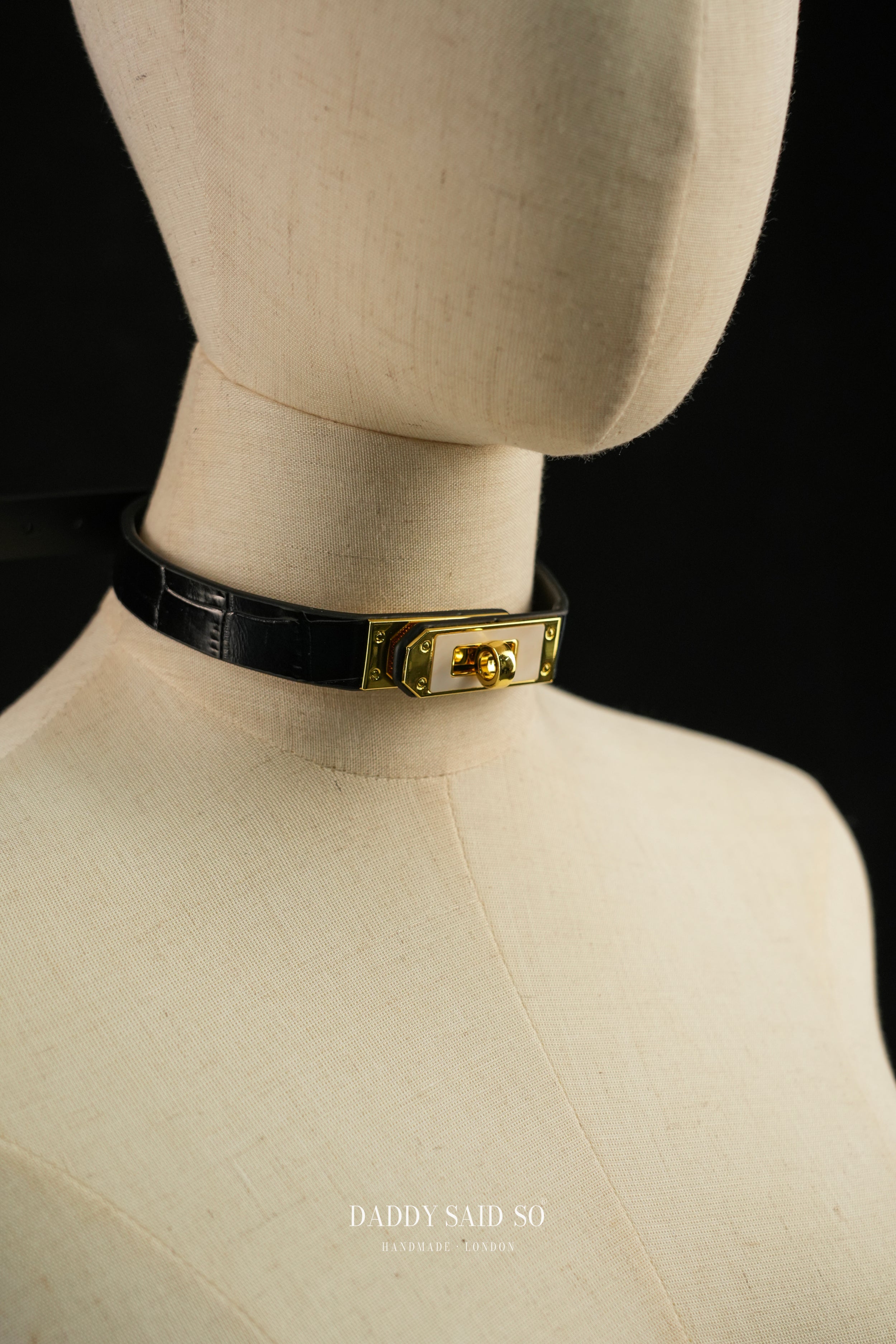 Nacre Croc Choker