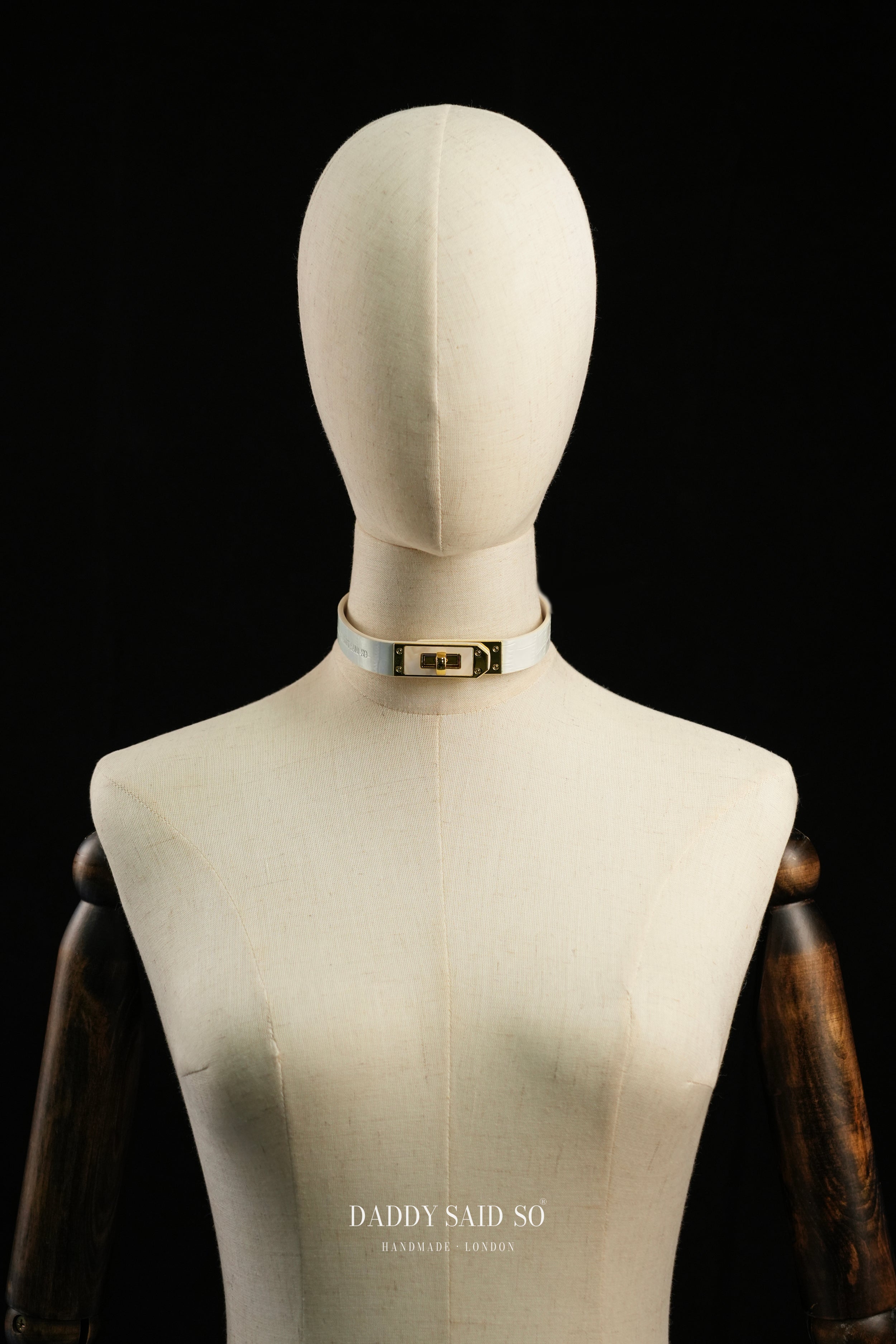 Nacre Croc Choker